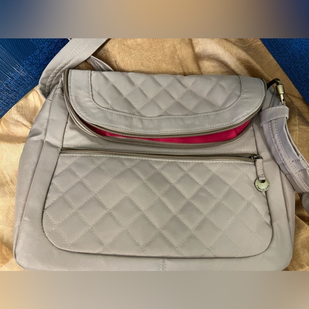 Travelon crossbody travel bag - Picture 9 of 15